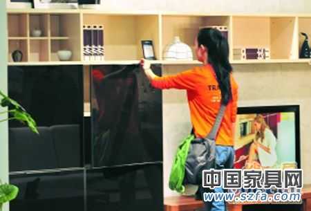 板材和其他材料的結(jié)合，成為板式家具設(shè)計的一個方向