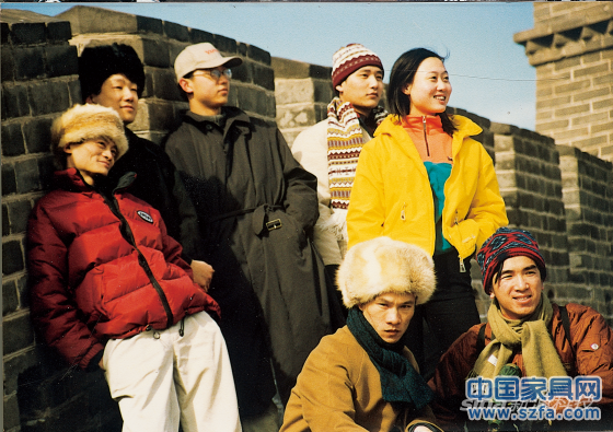 1999年，馬云與阿里巴巴創(chuàng)業(yè)團隊在長城。(高清圖集：馬云那些年)