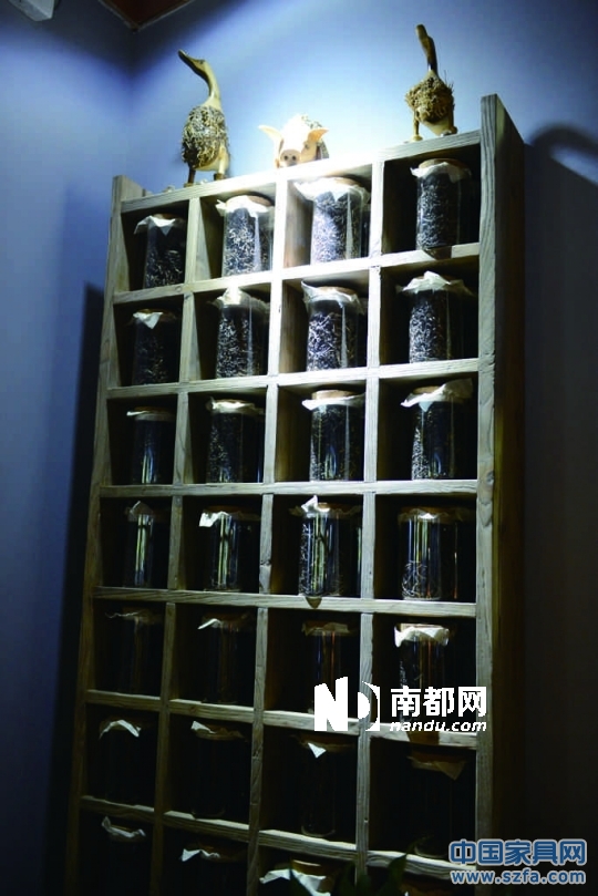 茶桌上的紋路就來自古木本身。