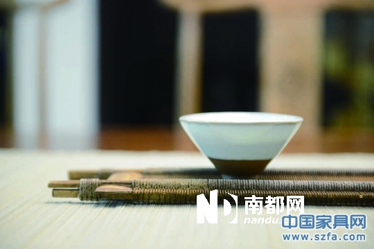茶桌上的紋路就來自古木本身。