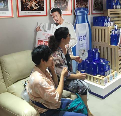 “炒米”最?lèi)?ài)！顧家家居功能沙發(fā)“能量艙”亮相鄧超粉絲見(jiàn)面會(huì)